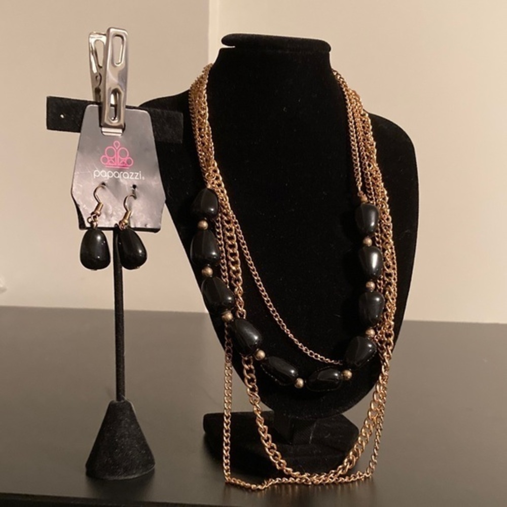 Paparazzi Elegant Black and Gold Necklace Set